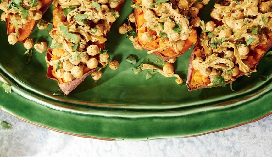 Sweet potatoes stuffed with spicy chickpeas