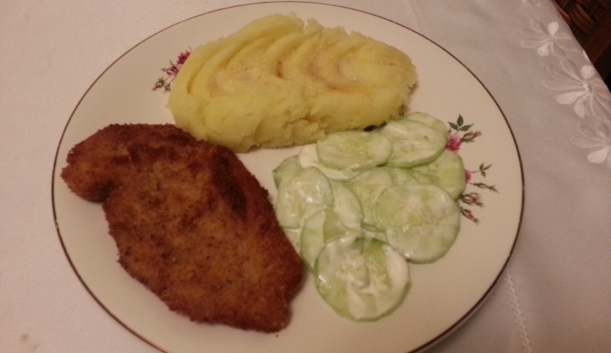 Breaded Chicken breast with Mash potatoes and fresh Cucumber with Sour Cream
