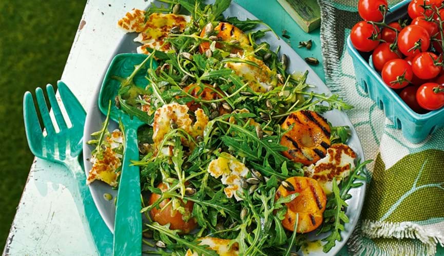 Grilled apricot and halloumi salad