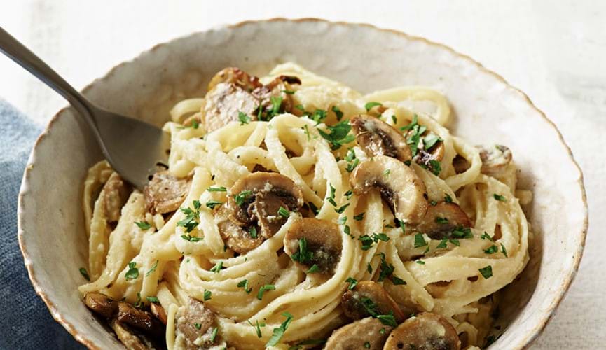 Mushroom pasta with vegan ‘alfredo’ sauce