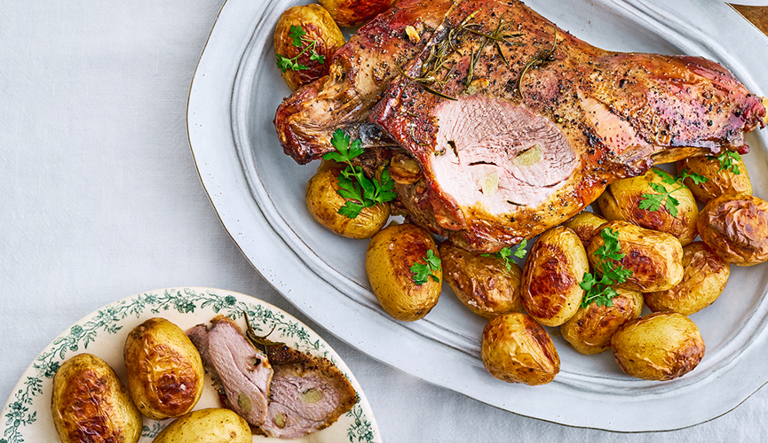 Garlic & rosemary lamb with red wine gravy