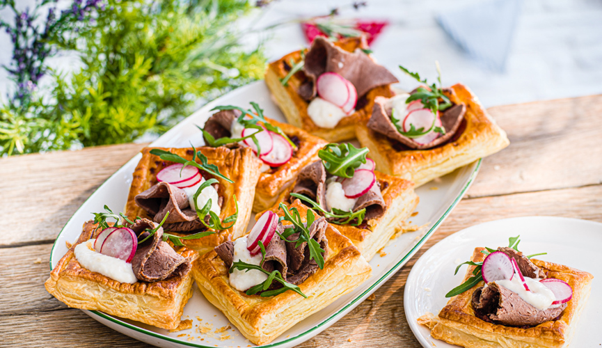 Beef wellington puffs
