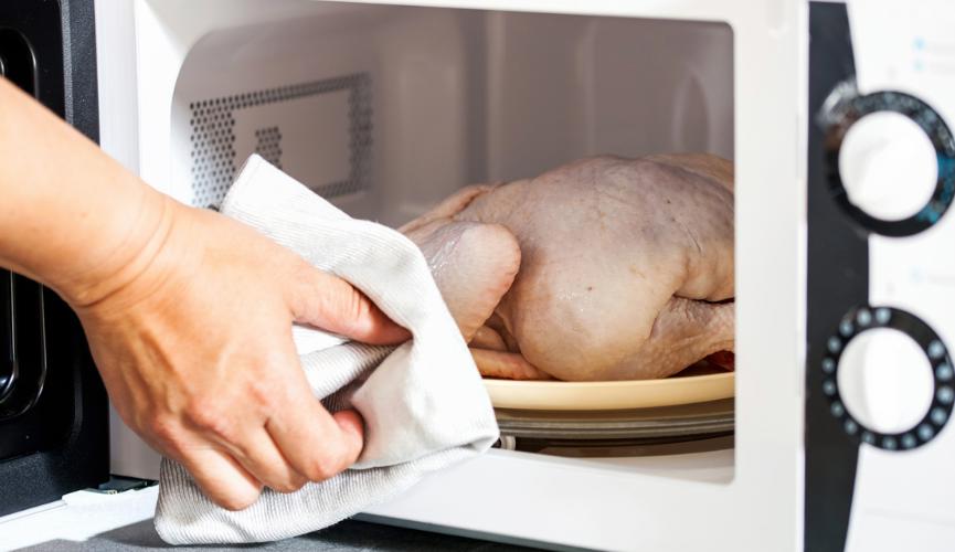 To defrost meat and poultry in the microwave